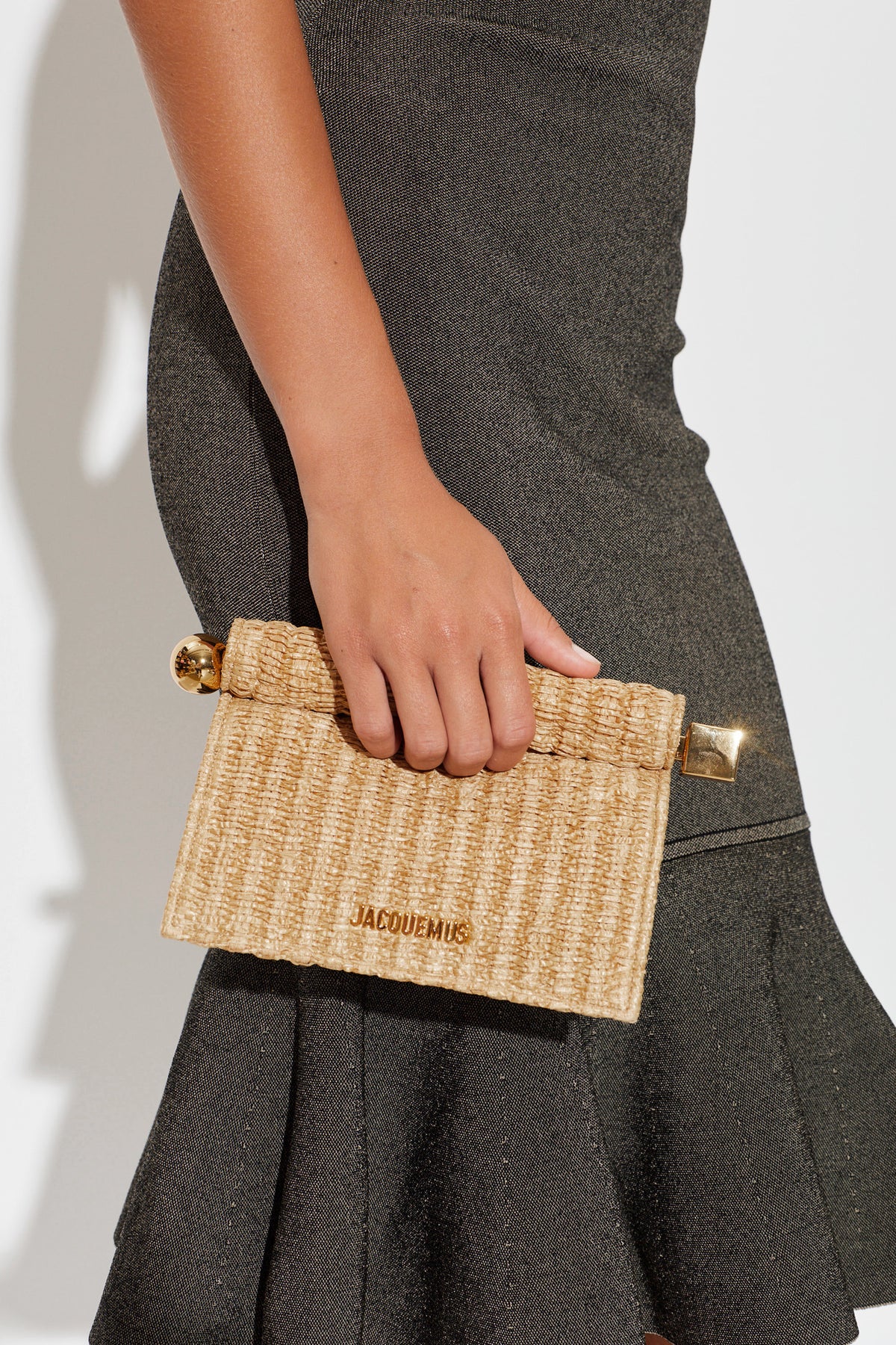 LA PETITE POCHETTE ROND CARRÉ
