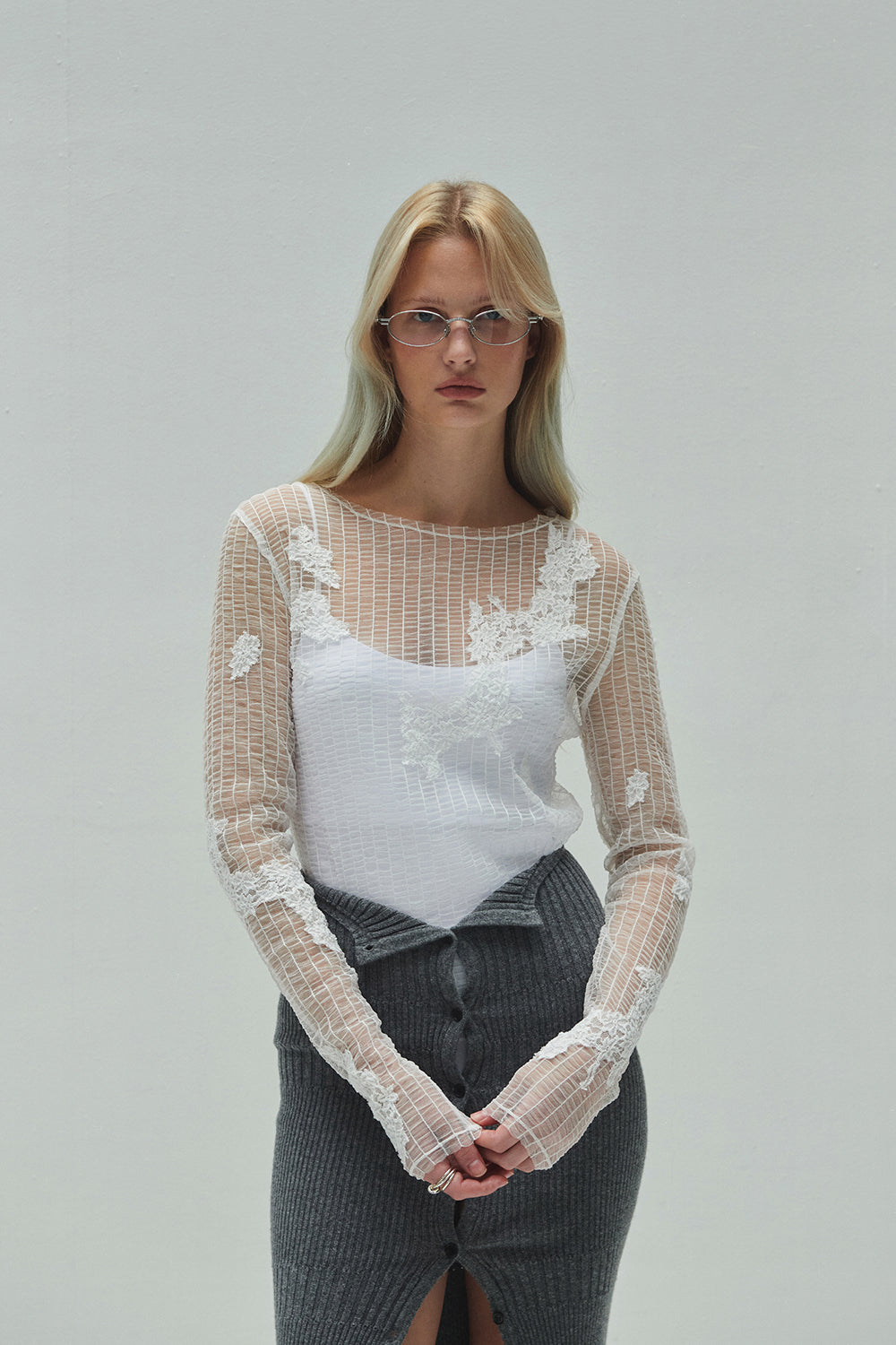 FLOWER LACE TOP IN WHITE