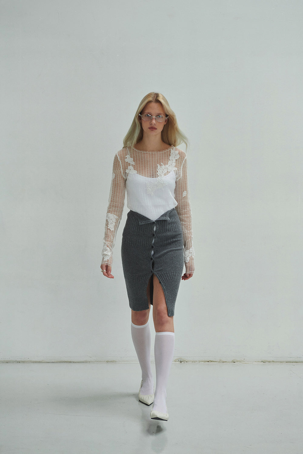 FLOWER LACE TOP IN WHITE
