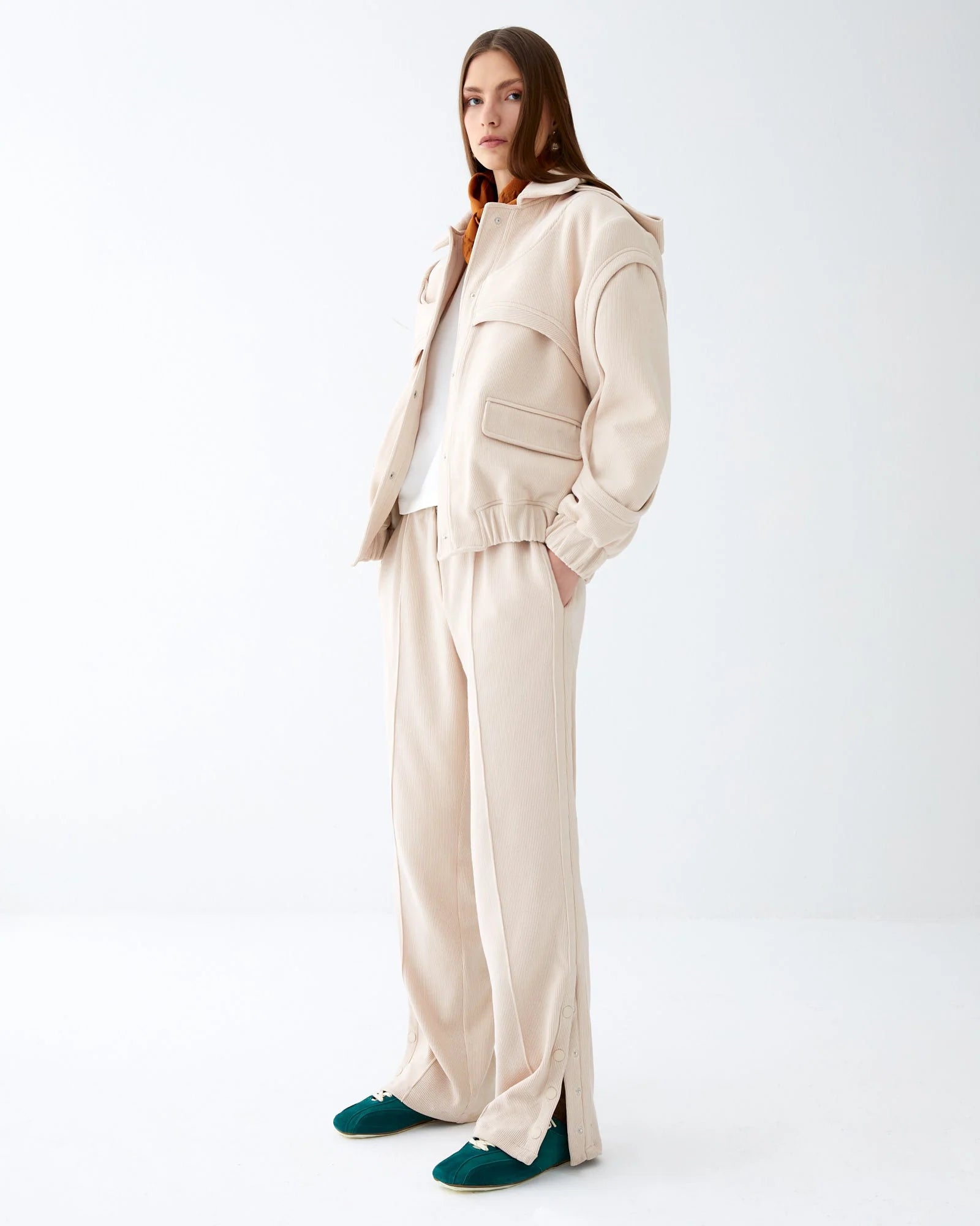 SOFT CAVE SET IN CREAM