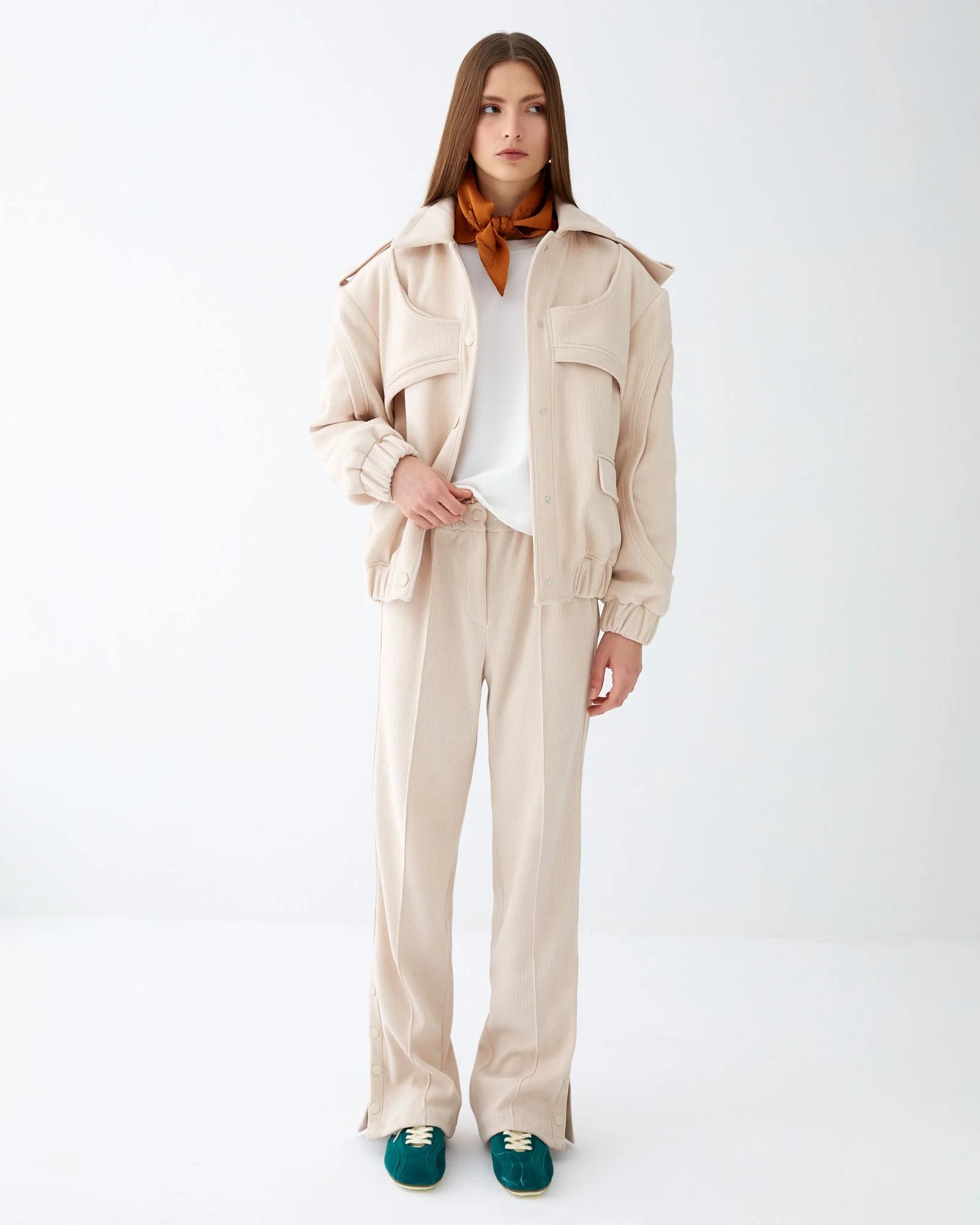 SOFT CAVE SET IN CREAM