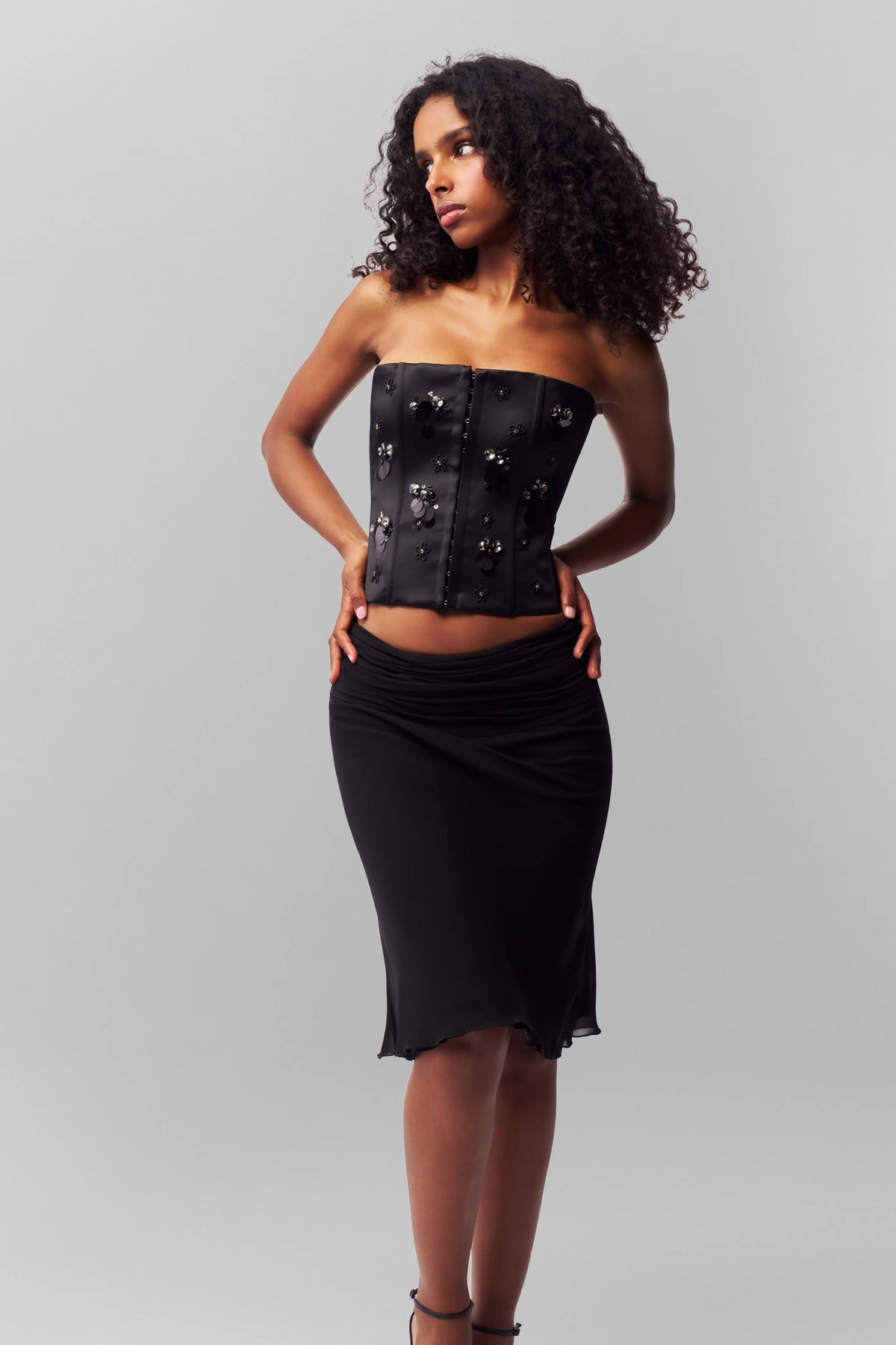 EMBELLISHED SATIN CORSET IN BLACK