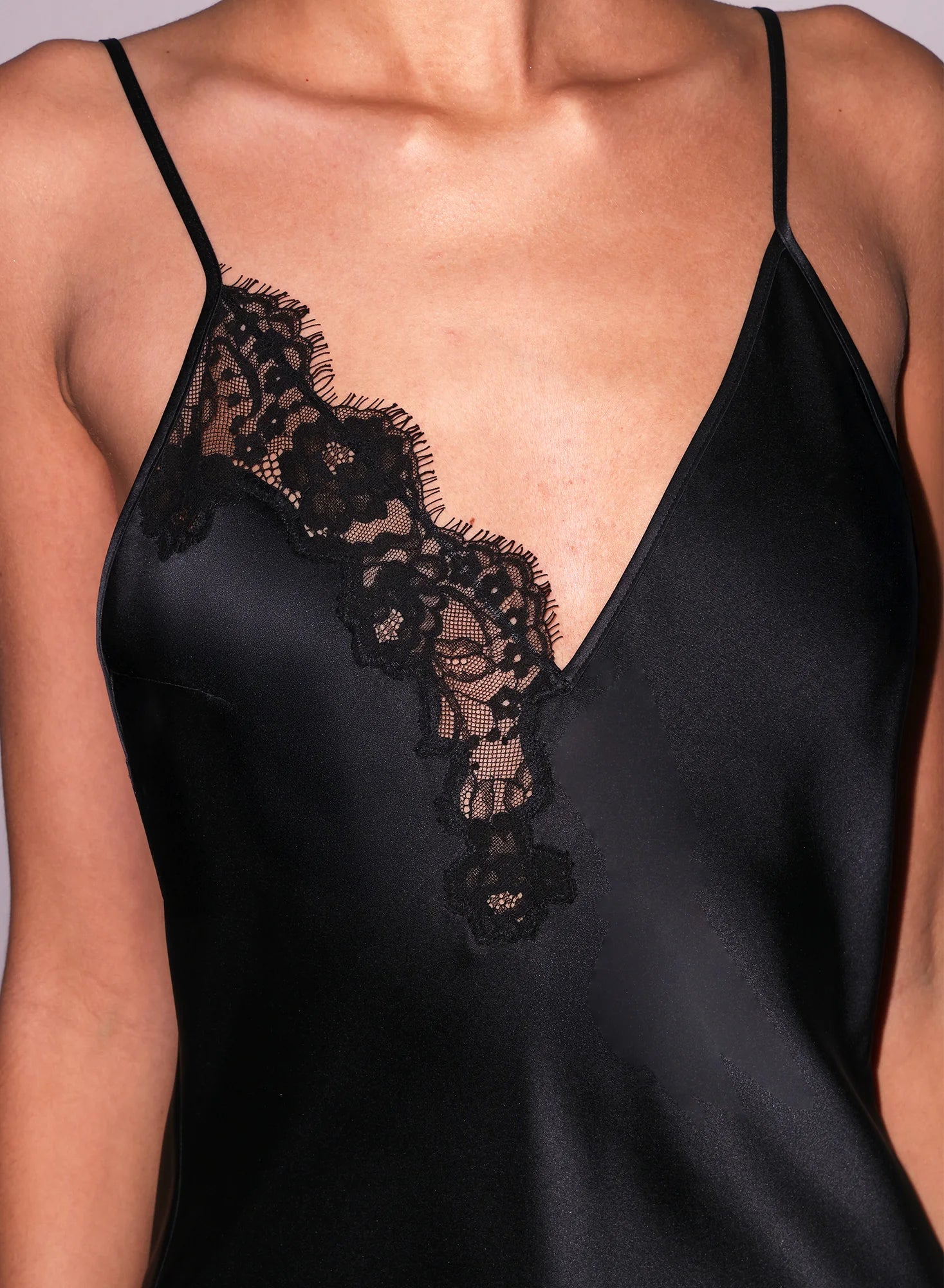 JULIET LACE APPLIQUE MINI IN BLACK