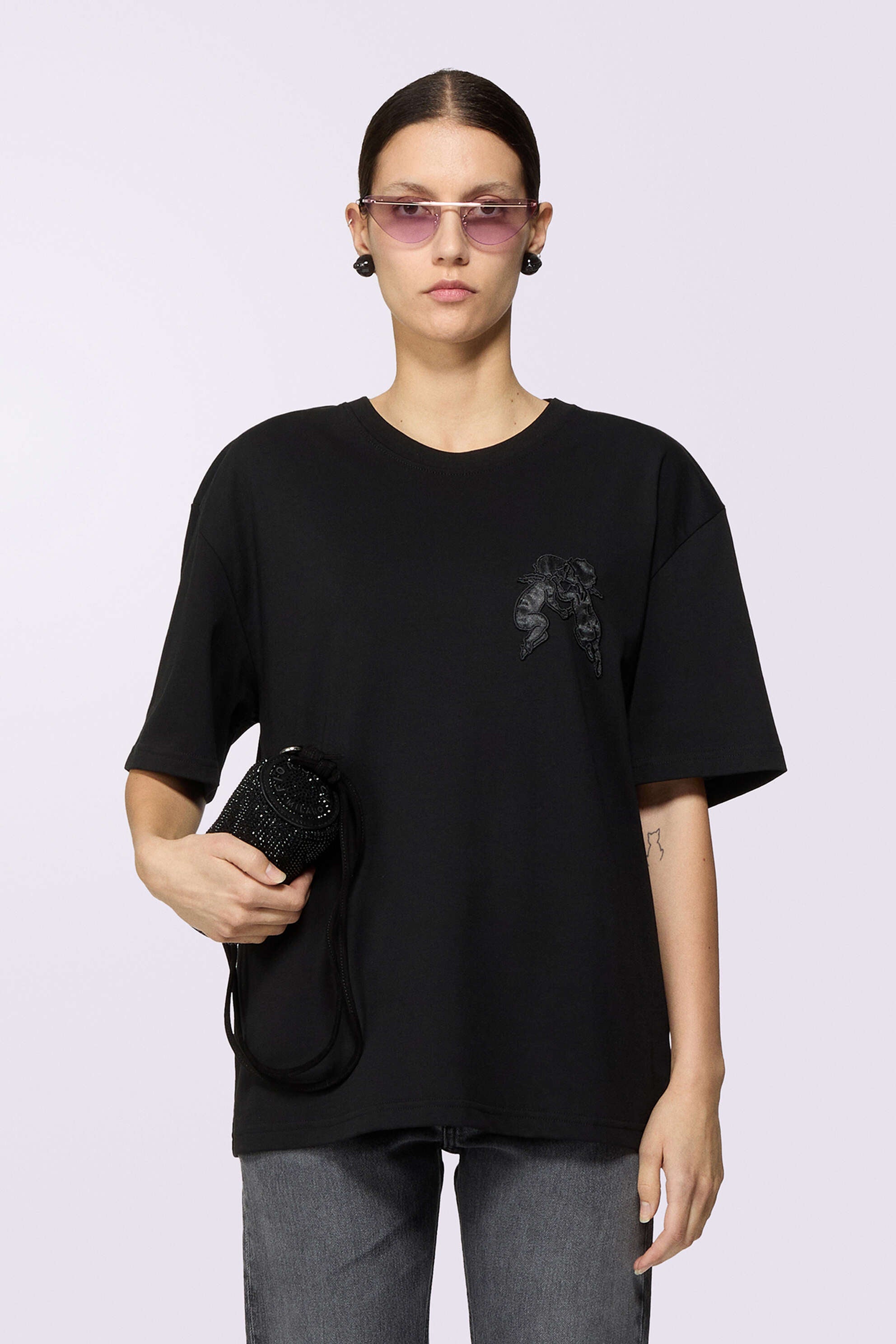 WOMENS BLACK KISSING ANGELS PATCH BOXY FIT T-SHIRT