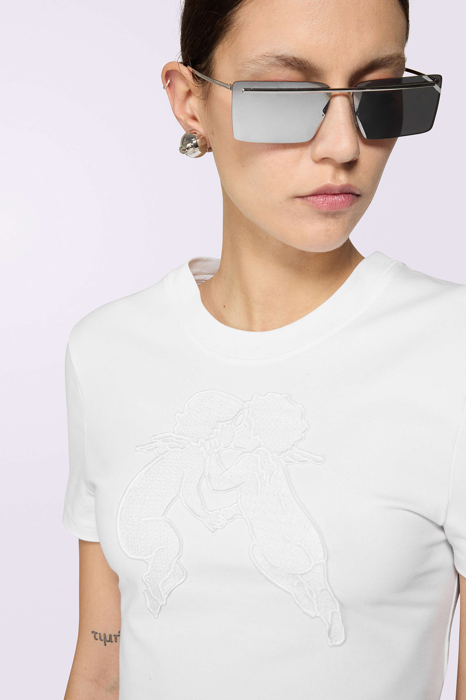 WHITE KISSING ANGELS CROPPED T-SHIRT