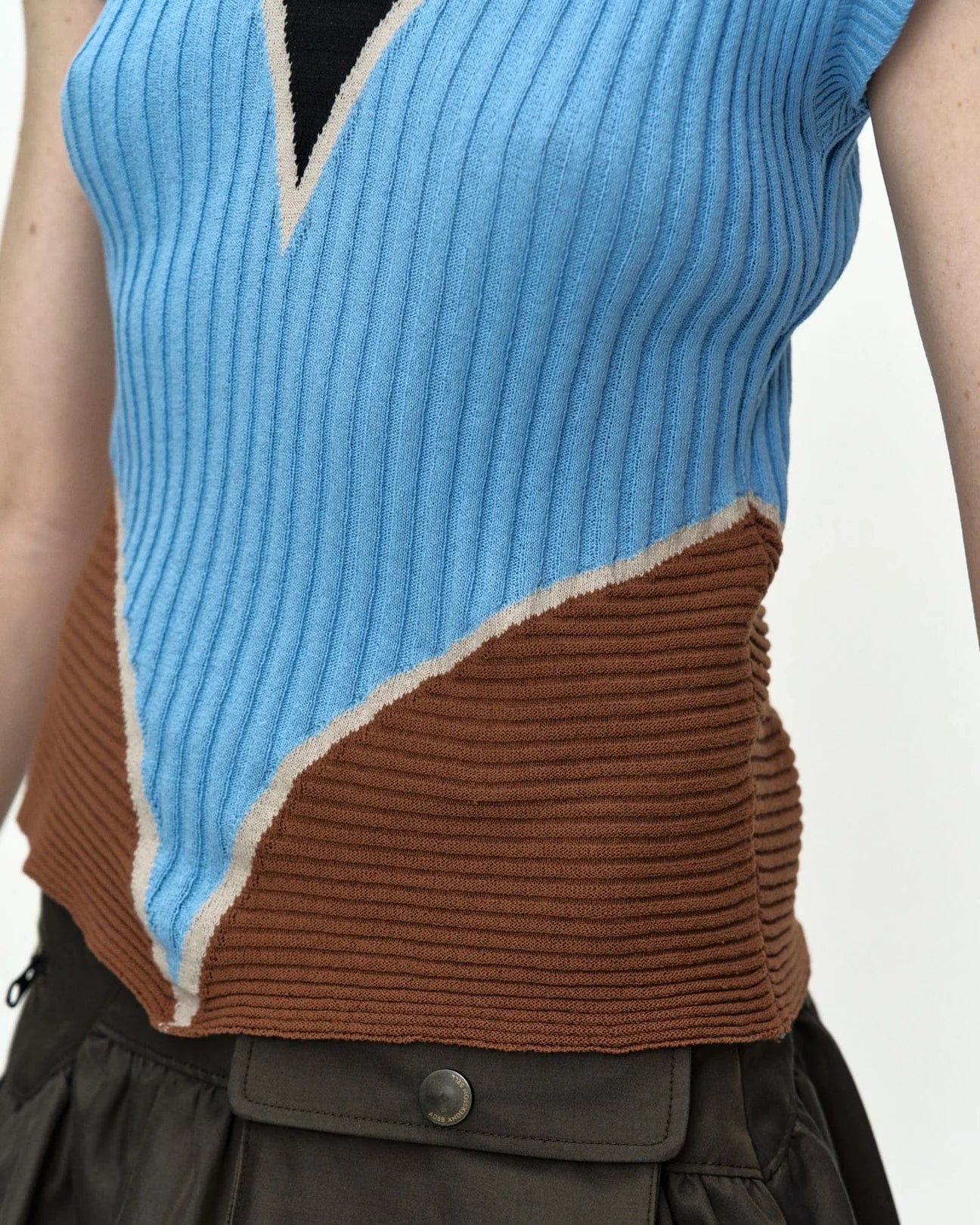 COLOR-BLOCKED KNIT POLO VEST