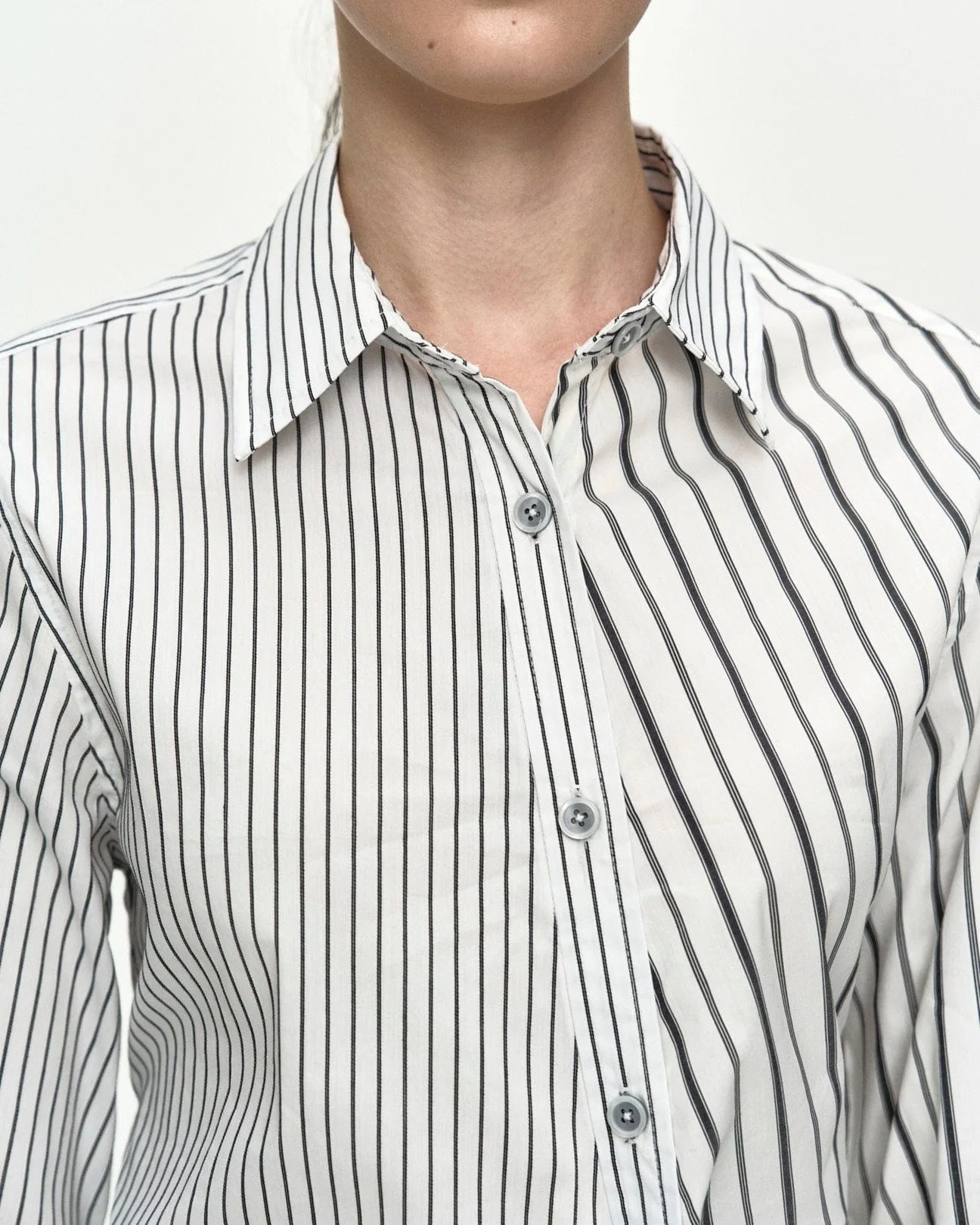 NOA STRIPED TWIST-TUCK SHIRT