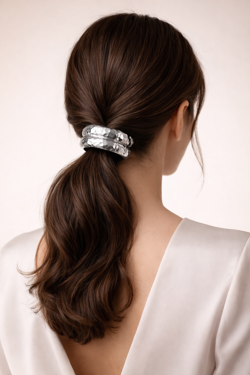 HAMMERED DOUBLE ARCH PONY CUFF RHODIUM