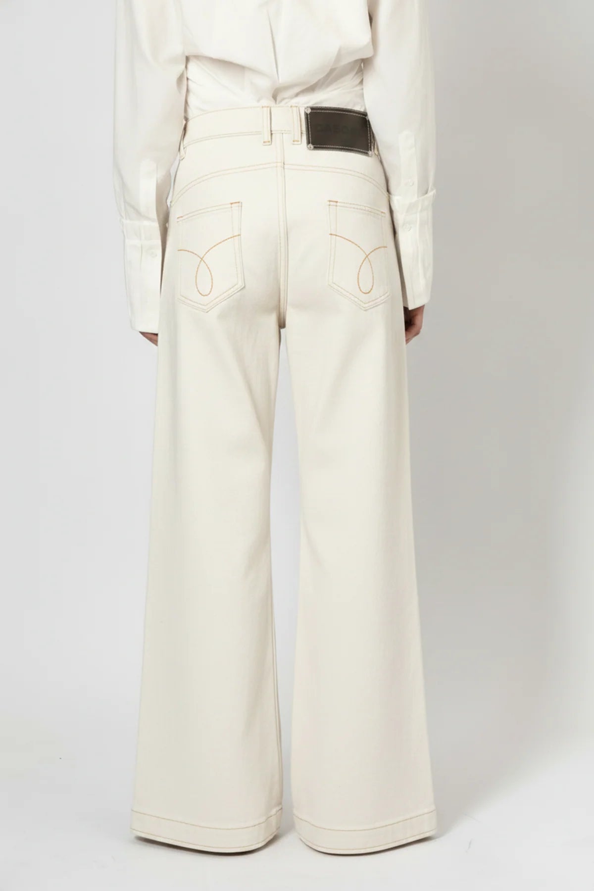EL RESUELVE JEANS OFF WHITE