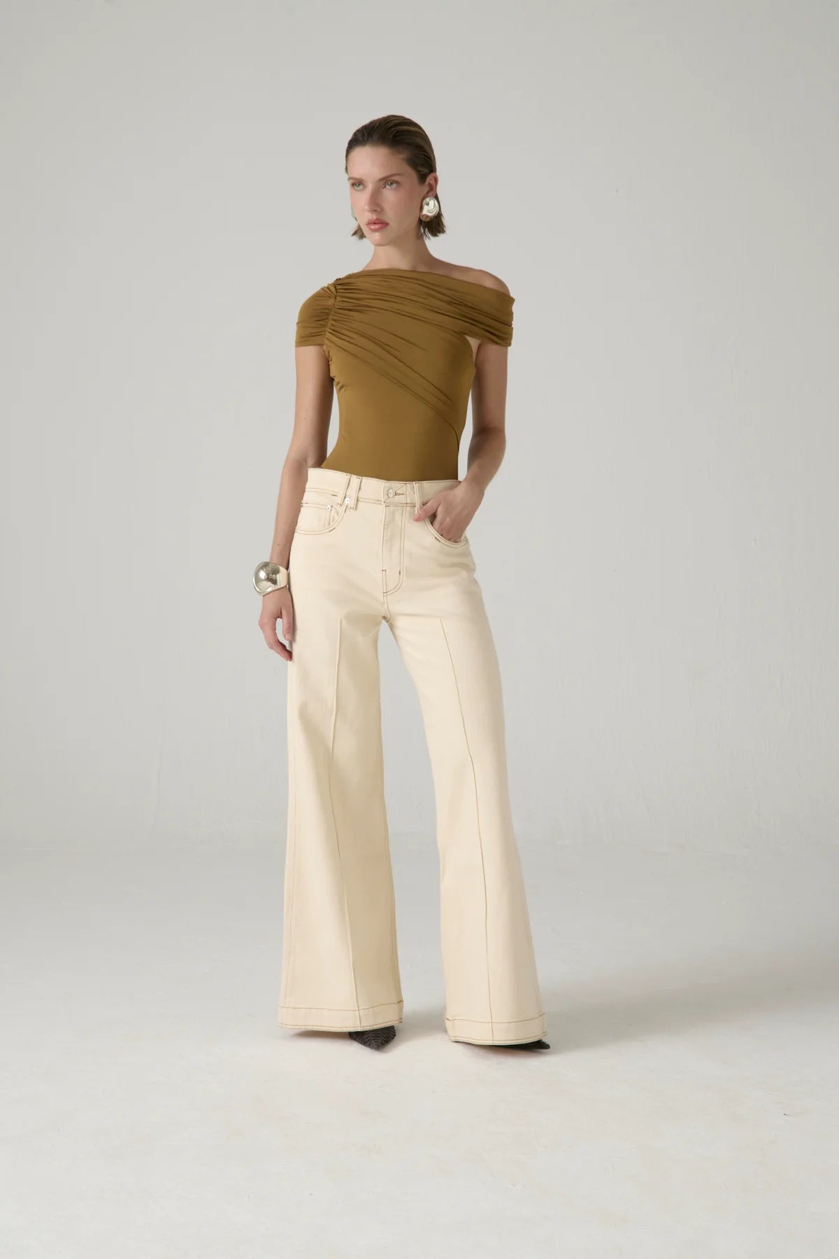 EL RESUELVE JEANS OFF WHITE