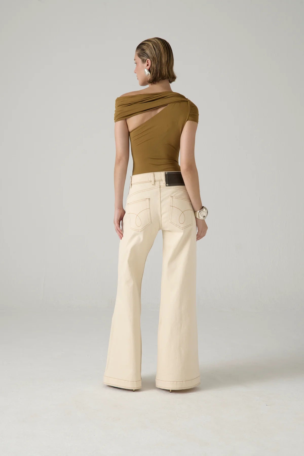 EL RESUELVE JEANS OFF WHITE