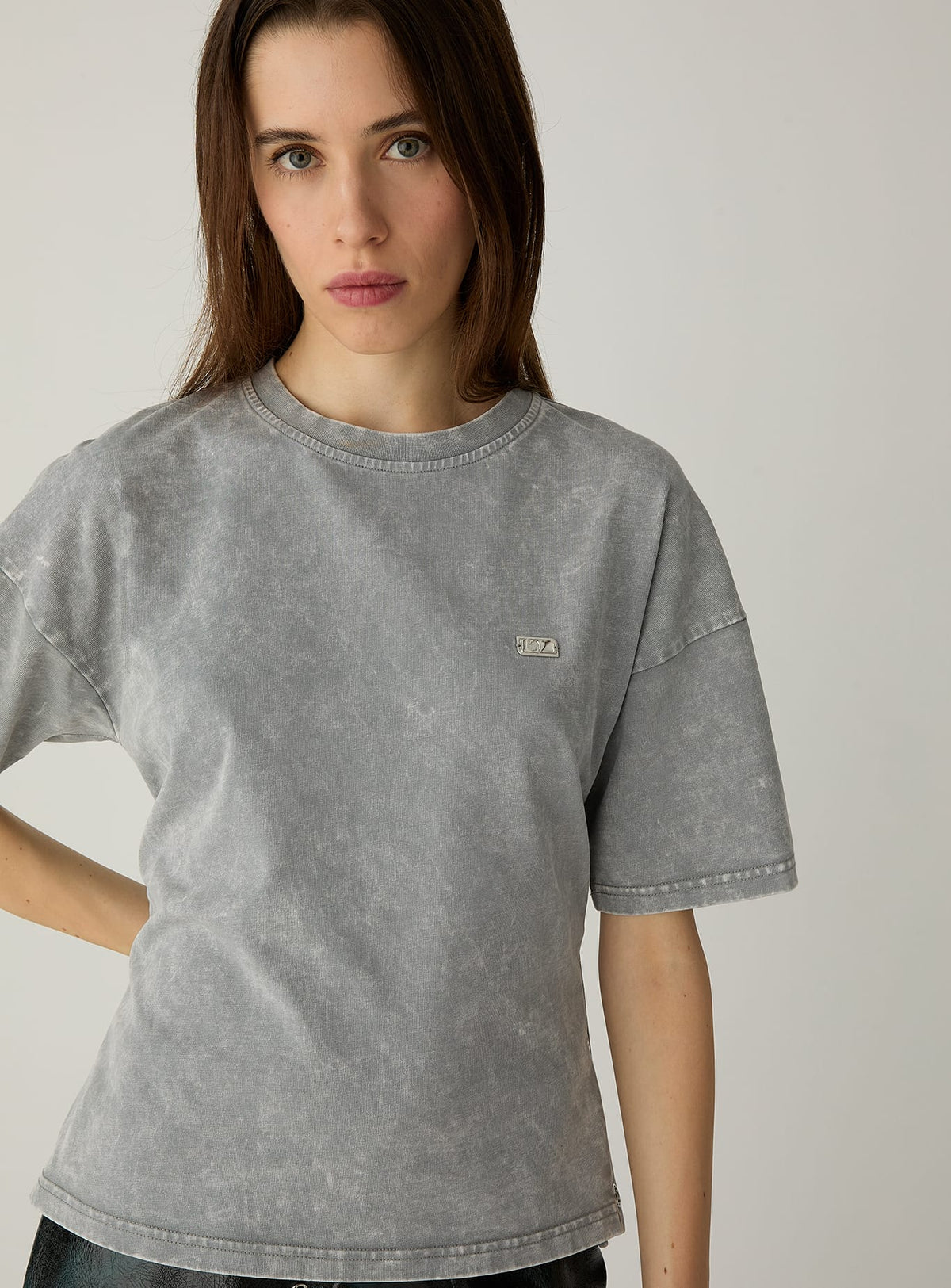 NAEVA GREY T-SHIRT