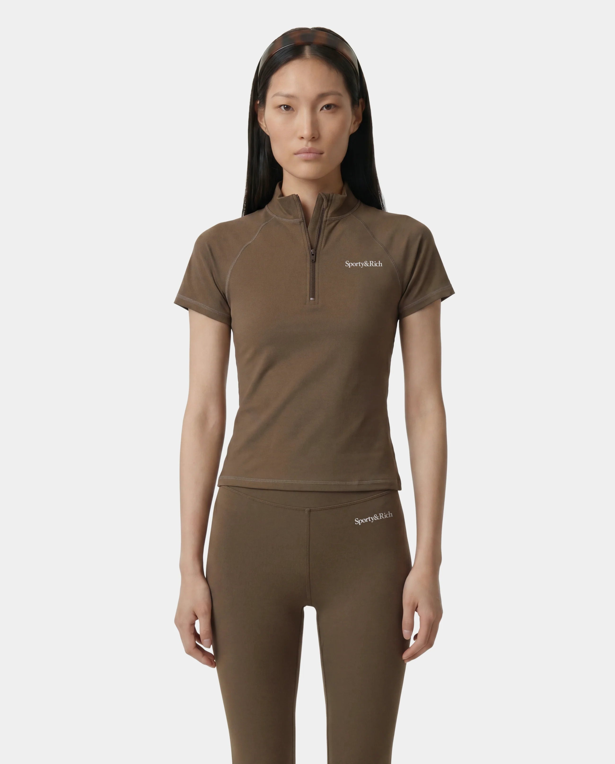 SERIF LOGO SS SPORTS QUARTER ZIP - SAND WHITE