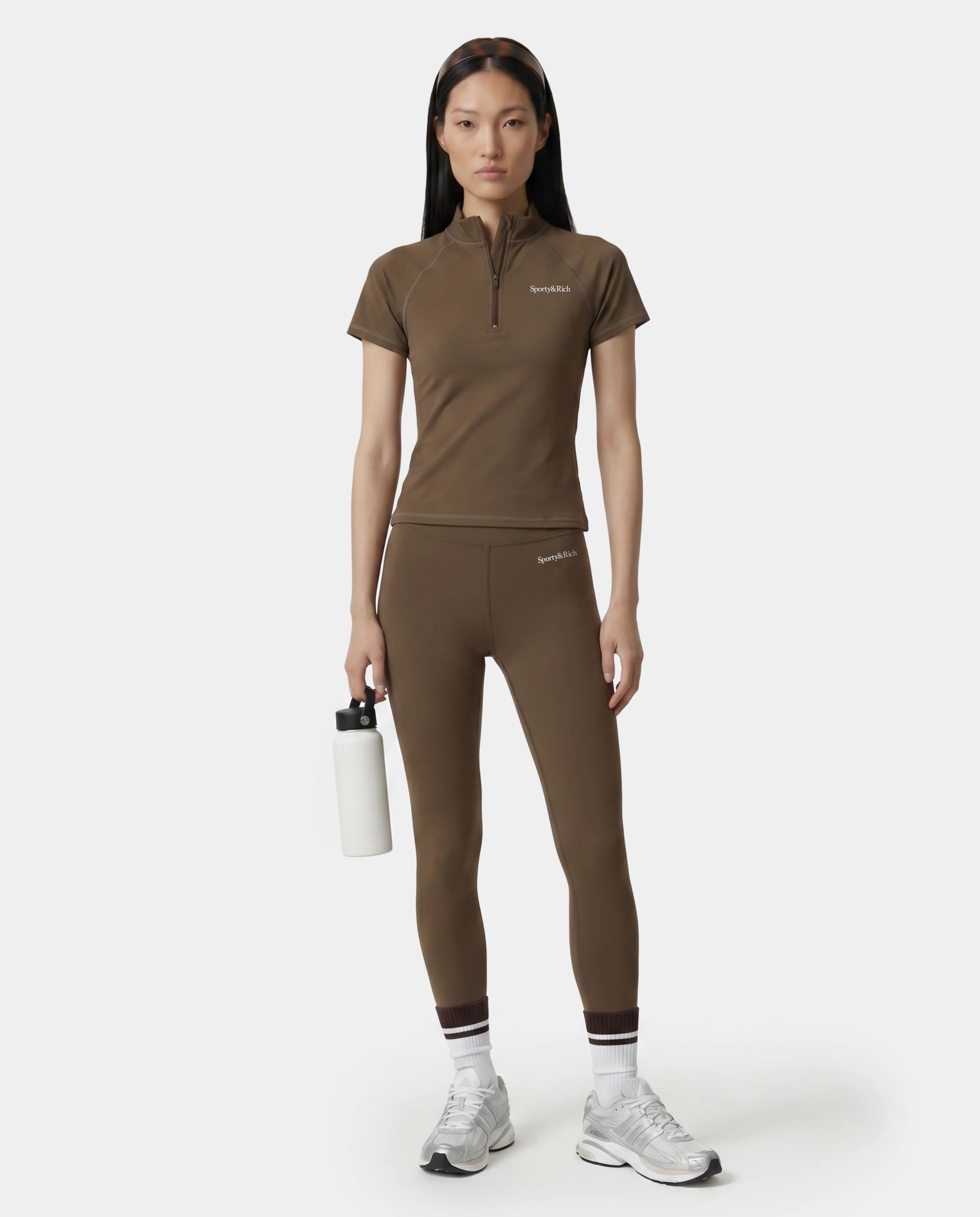 SERIF LOGO SS SPORTS QUARTER ZIP - SAND WHITE