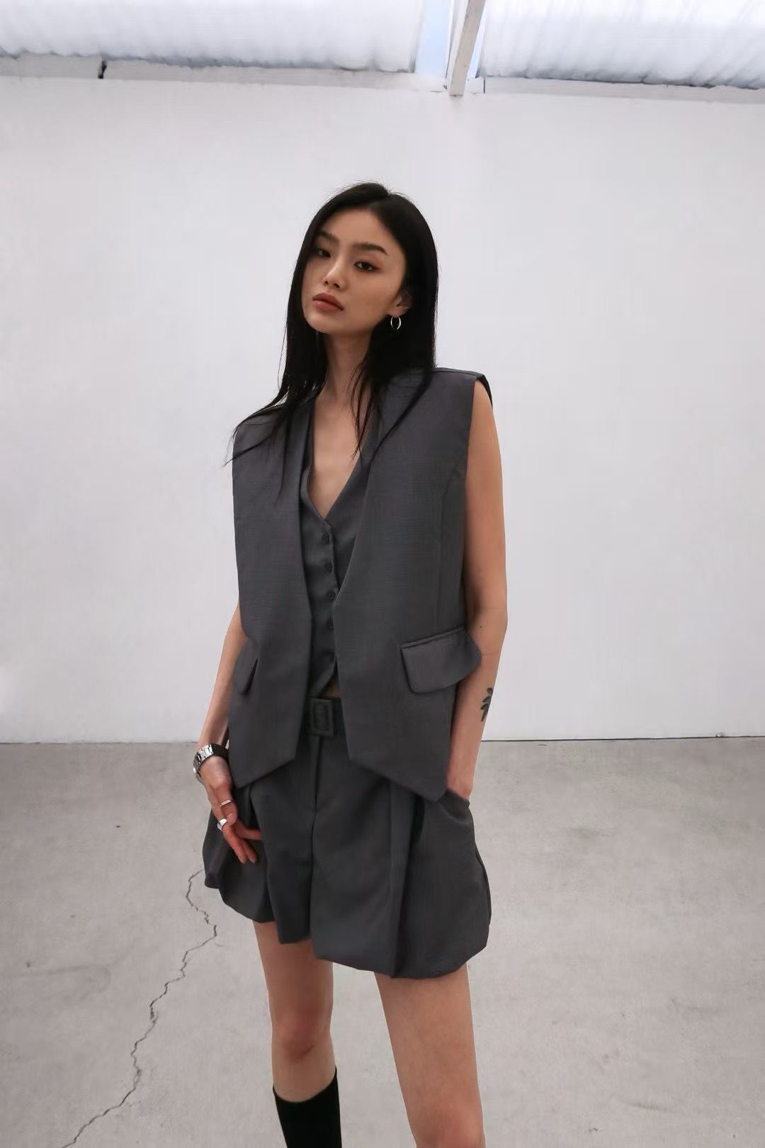 ABBIE SET IN GREY