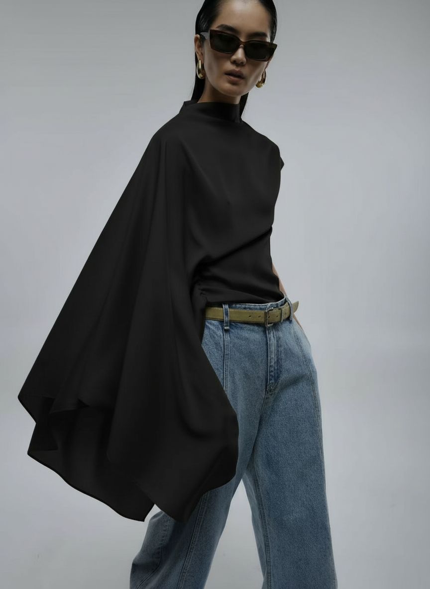 LUPE TOP IN BLACK