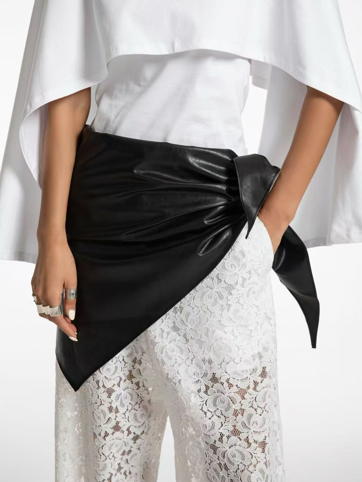PEPLUM ASYMMETRIC BLACK