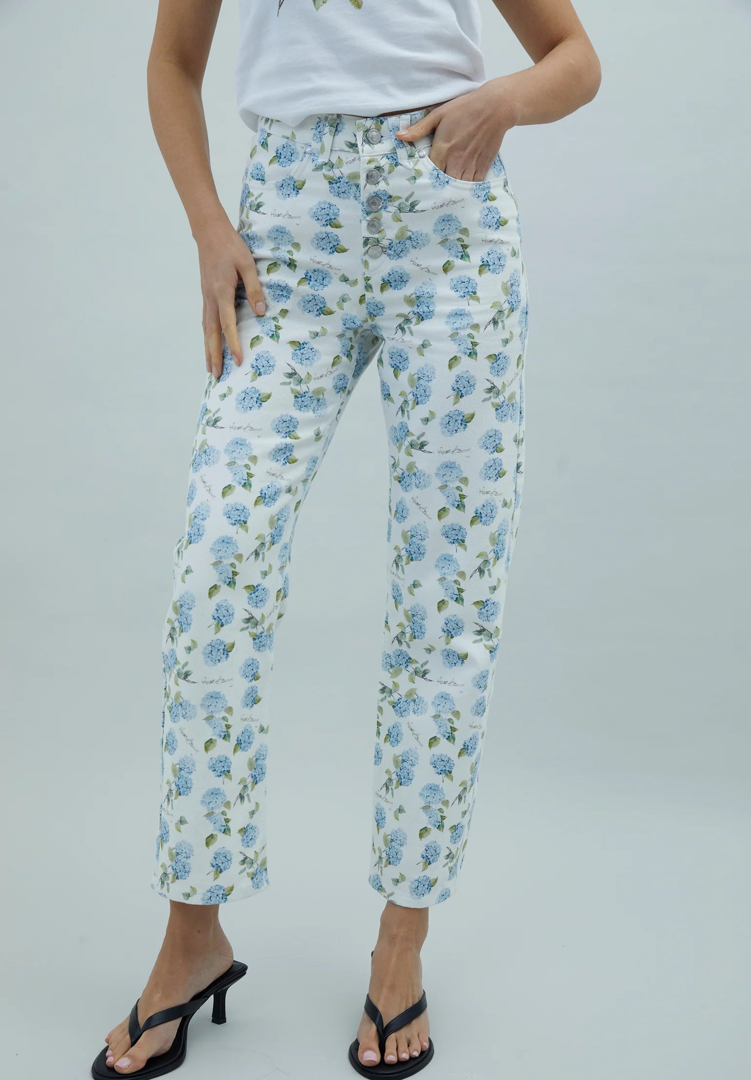 HYDRANGEA JESSIE DENIM IN SOFT BLUE