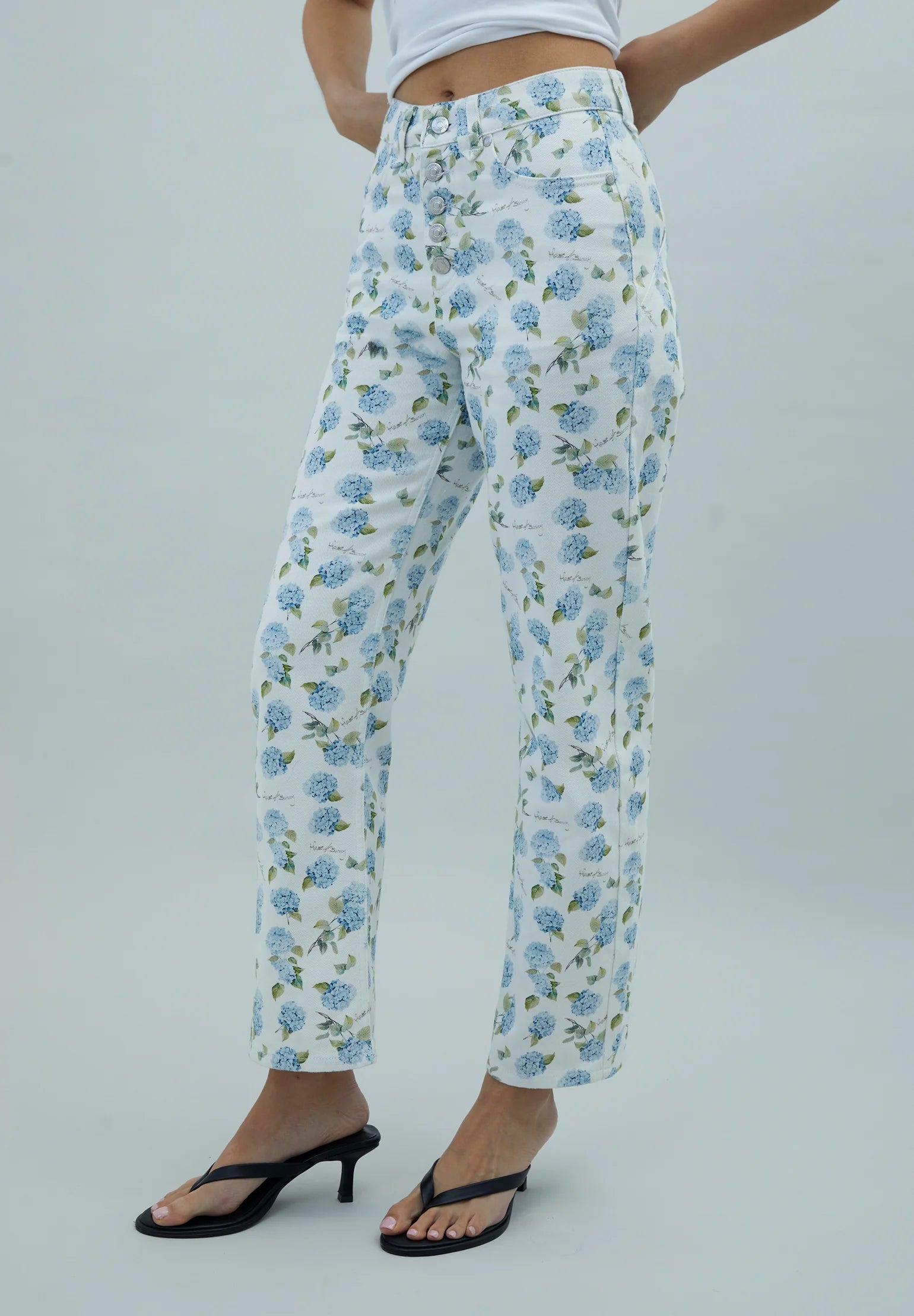 HYDRANGEA JESSIE DENIM IN SOFT BLUE
