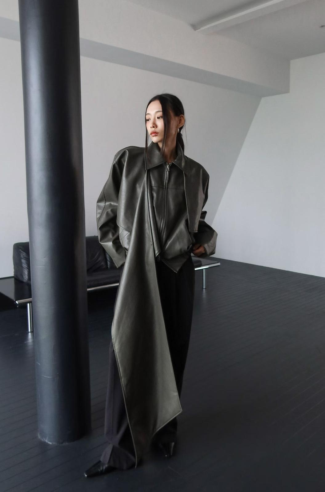 PRAGA JACKET IN CHARCOAL