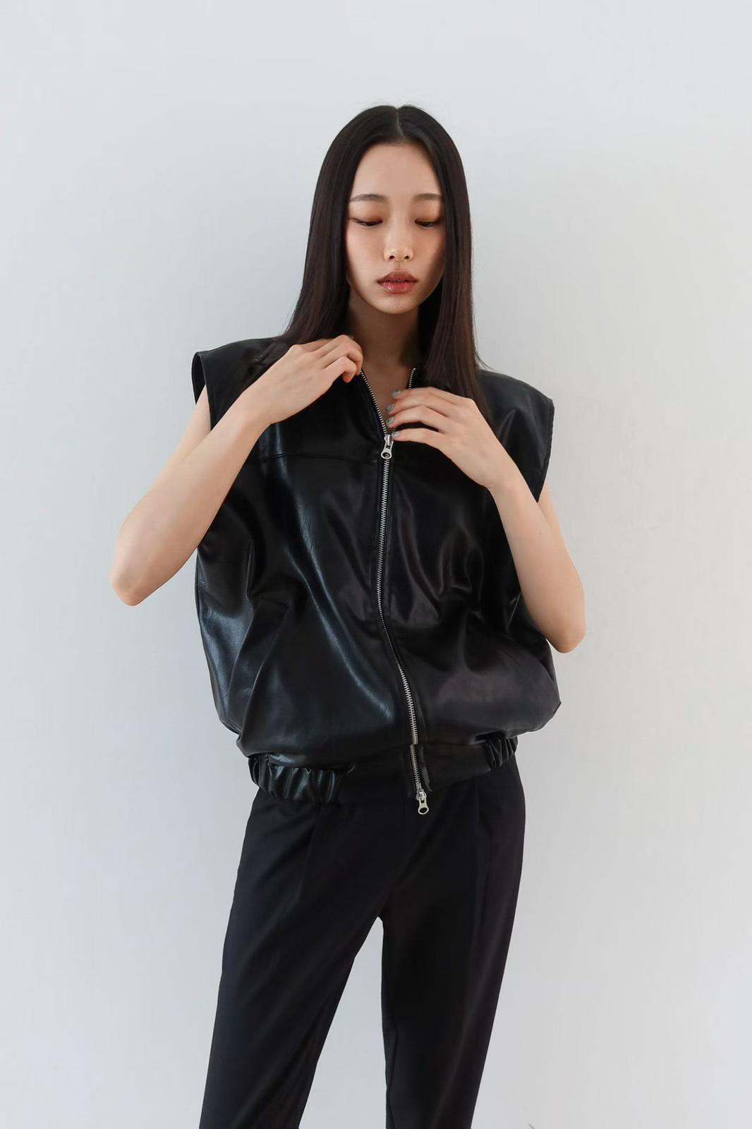 PRAGA JACKET IN BLACK