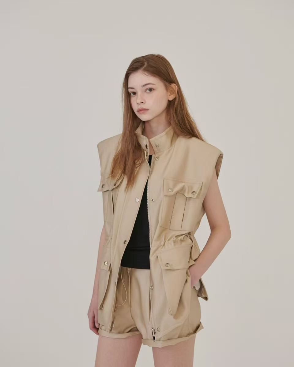 THE COUNTRY SET IN BEIGE